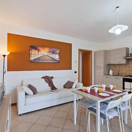 Mountain-view In With Swimming Pool شقة