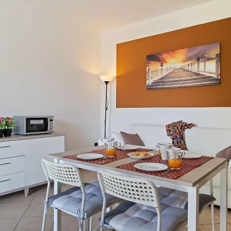 Mountain-view In With Swimming Pool شقة *
